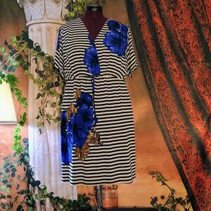 EUC: En Focus Studio Sze 20W Black & White Striped Blue Floral Dress